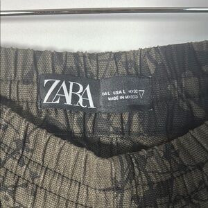 Zara Men's Olive Cargo Pants with stylish print